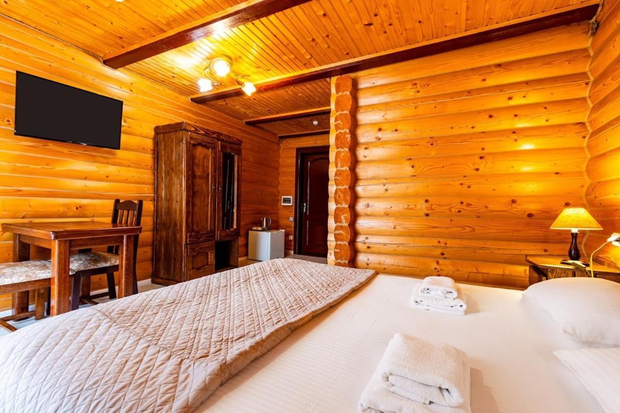 Villa Elena Spa & Resort Boekovel Buitenkant foto