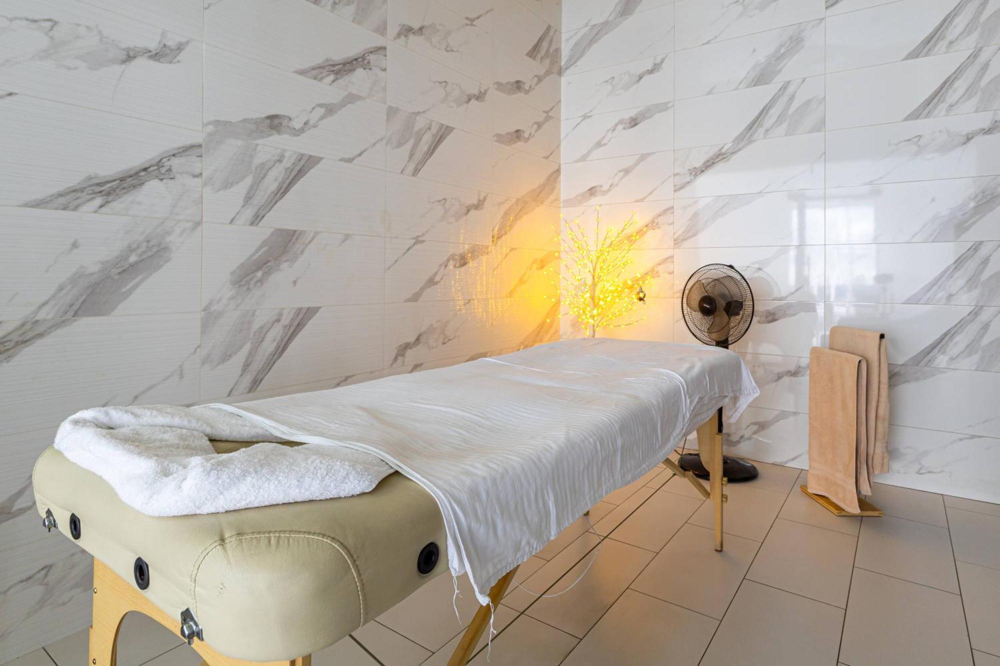 Villa Elena Spa & Resort Boekovel Buitenkant foto